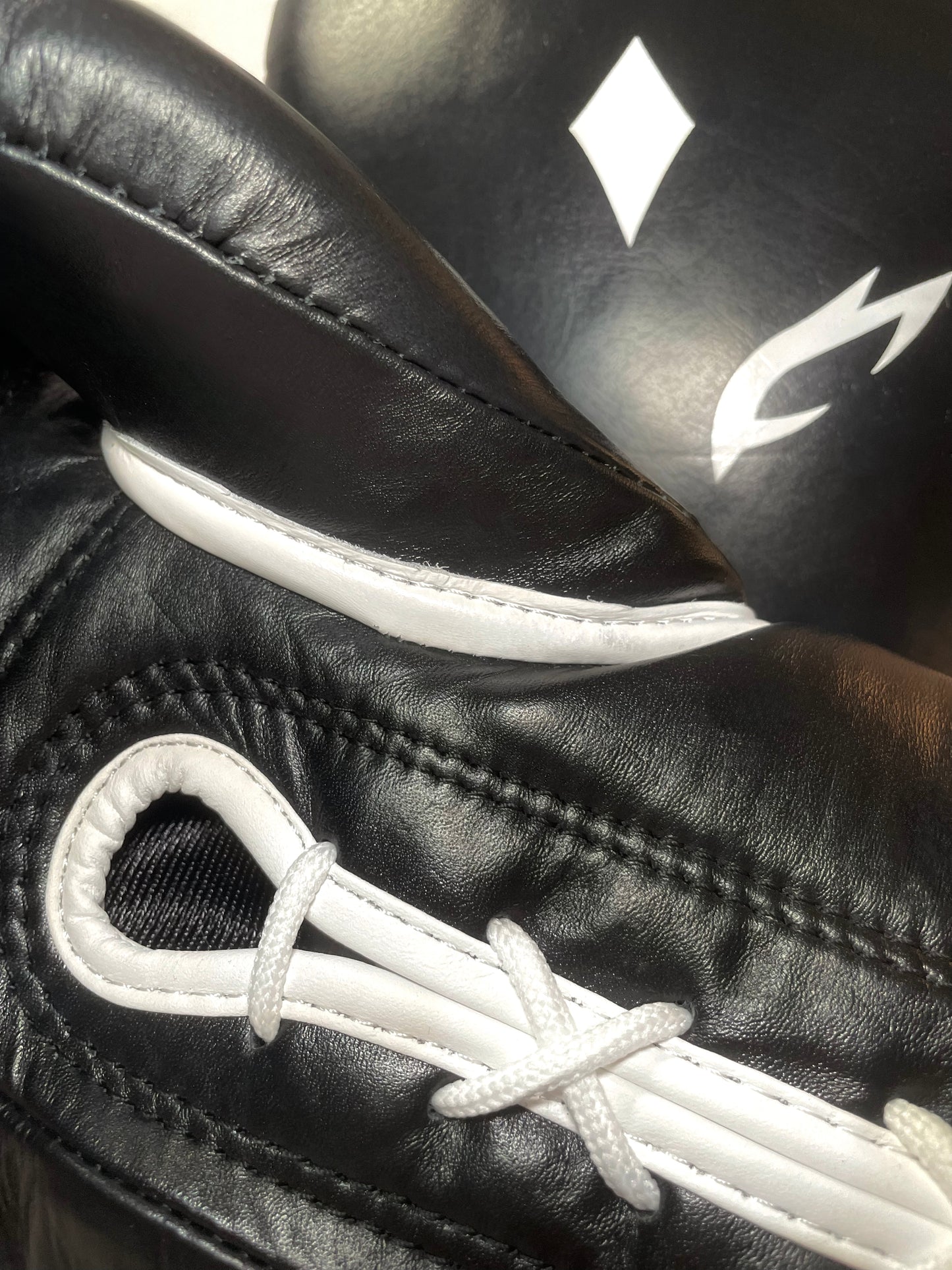 'PR3DATOR' Professional Sparring Glove™